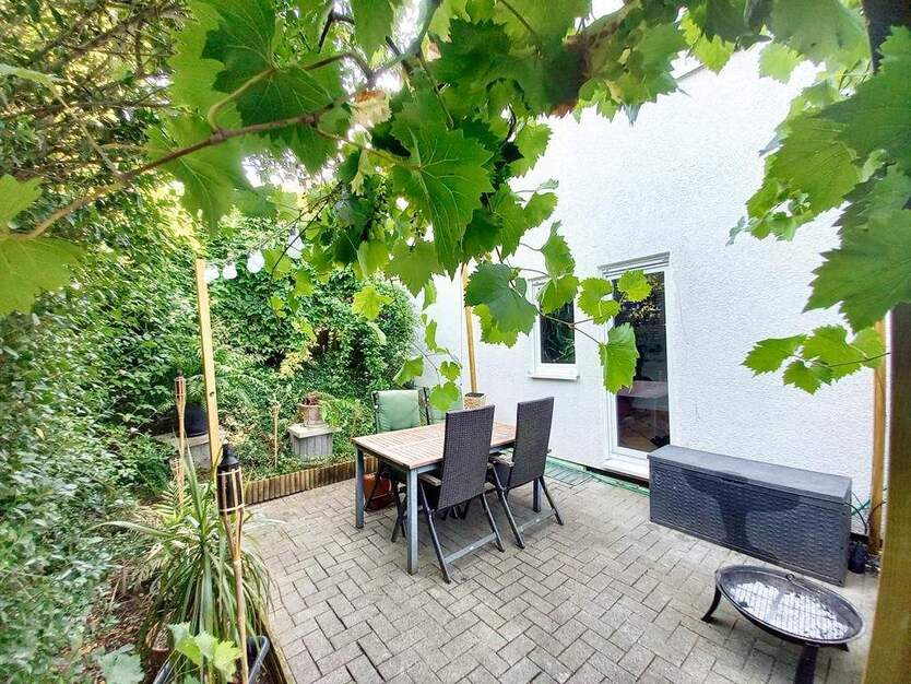 CITYHOUSE: Schöne Doppelhaushälfte mit großem Garten, Hobbyraum Souterrain, Keller, Terrasse 4 zimmer