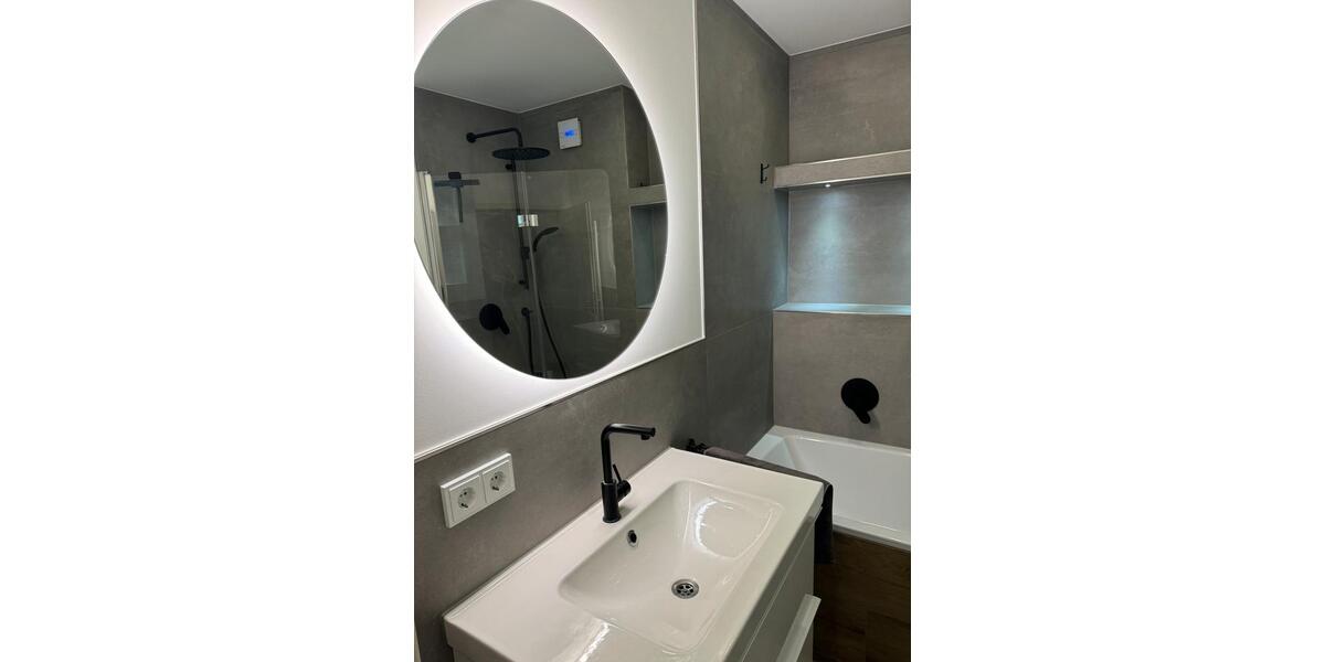 Luxuriöse und kernsanierte 2 Zimmer Wohnung 2 zimmer