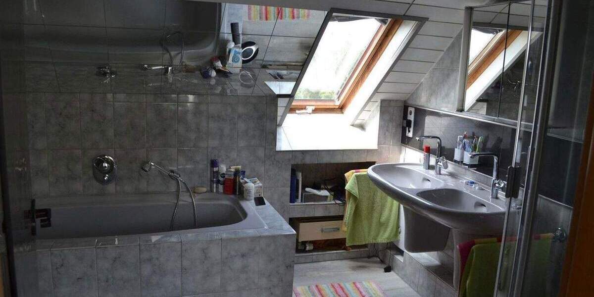 Reihenendhaus Wülfrath Innenstadt - 9 Zimmer, 260 m&sup2;, 485.000&euro; | Angebot:24811187