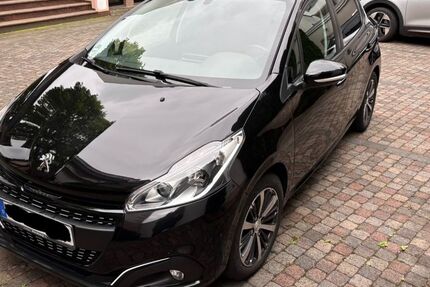 Peugeot 208 90.000 km 7.000 &euro; Düsseldorf 40223