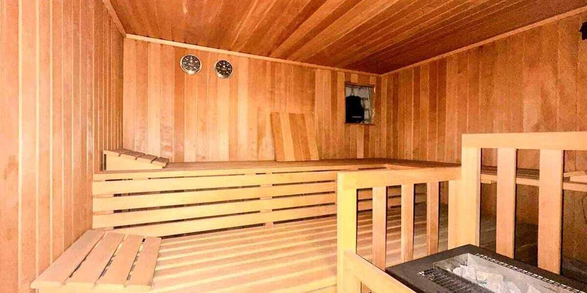 Wohnhaus mit Bürotrakt und Pool im Untergeschoss auf rund 118 m² Wohn- und rund 175 m² Bürofläche 7 zimmer