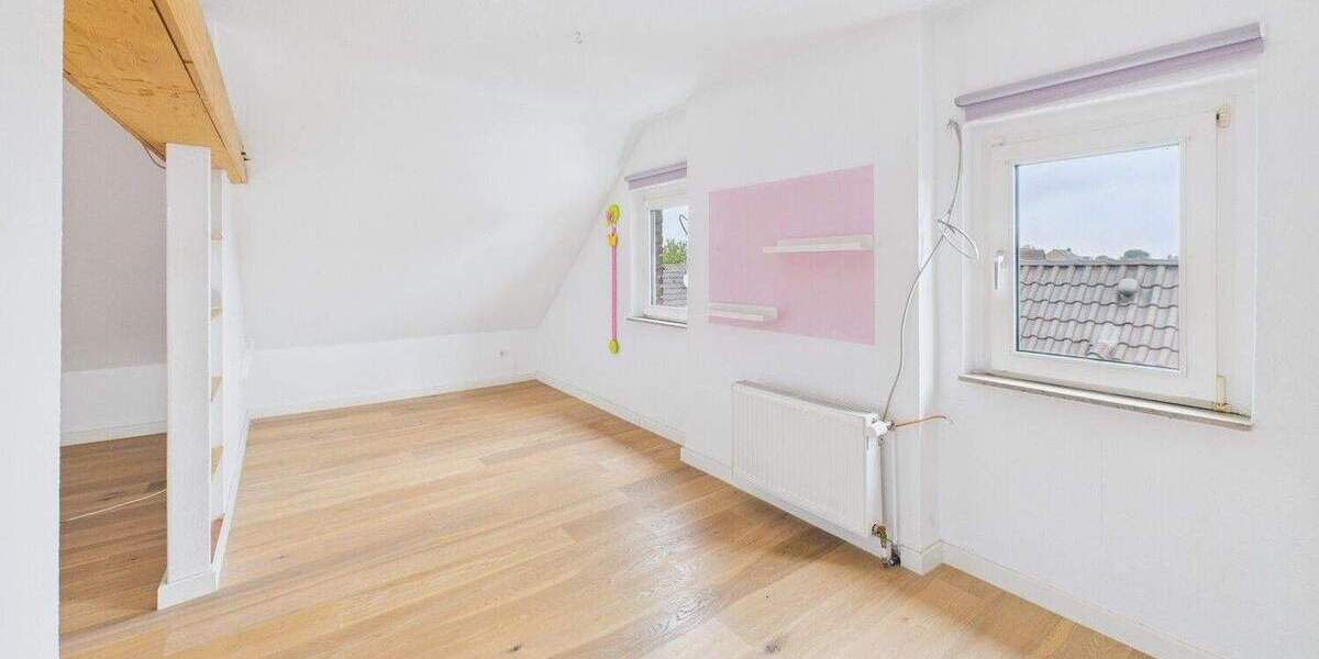 Altbau trifft Moderne - stilvoll sanierte Doppelhaushälfte in Fliesteden 8 zimmer