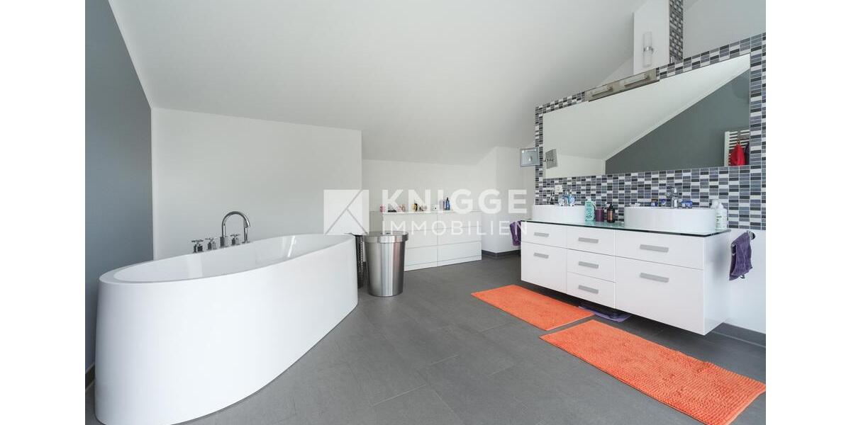 +++ 3439 - Architekten-Penthouse in begehrter Villenlage von GL-Hebborn +++ 4 zimmer