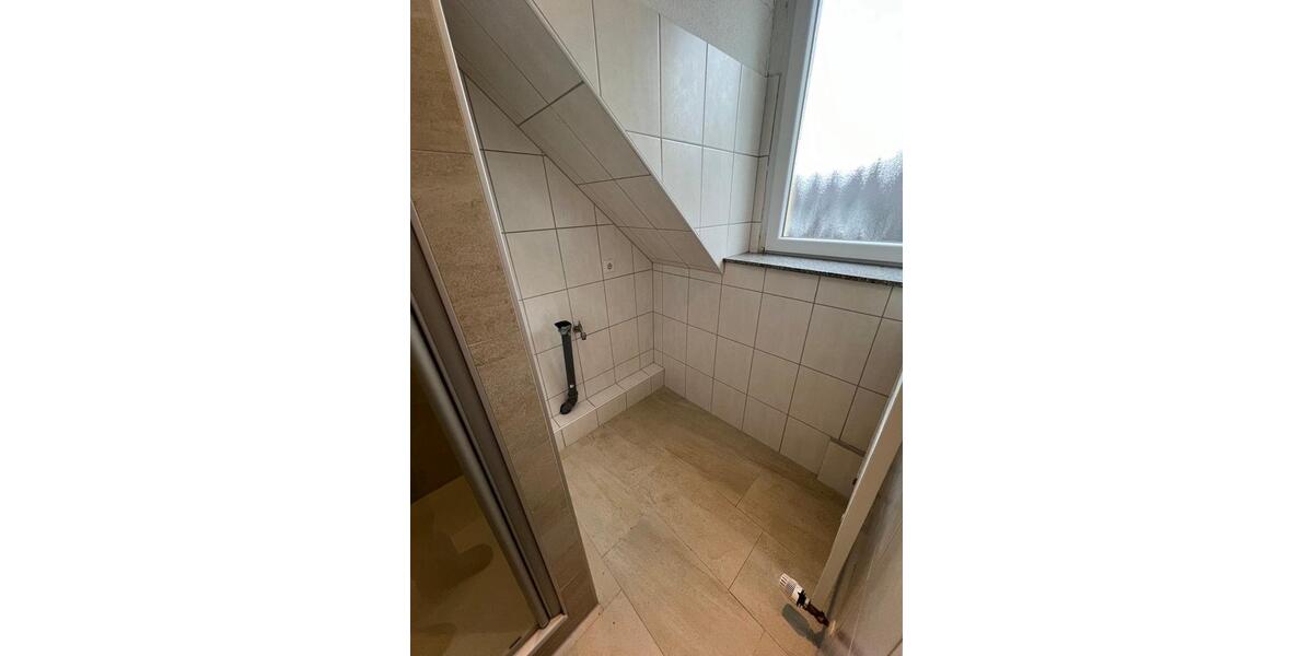 Dachgeschoßwohnung Solingen Wald - 3 Zimmer, 80 m&sup2;, 750&euro; | Angebot:26335367