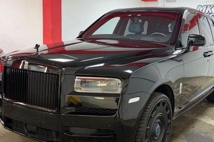 Rolls Royce Cullinan 18.734 km 424.900 &euro; Köln 50739
