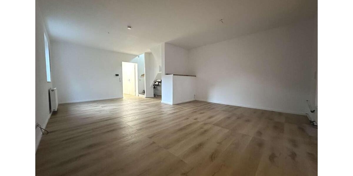 Charmante Doppelhaushälfte mit Wintergarten, Garten und vielseitigen Nutzungsmöglichkeiten 5 zimmer