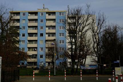 Drei gut vermietete Eigentumswohnungen und Tiefgaragenstellplätze 1 zimmer