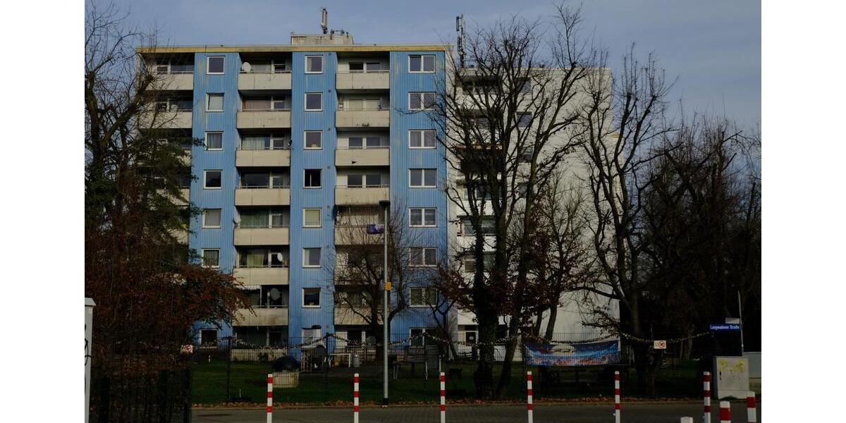 Drei gut vermietete Eigentumswohnungen und Tiefgaragenstellplätze 1 zimmer