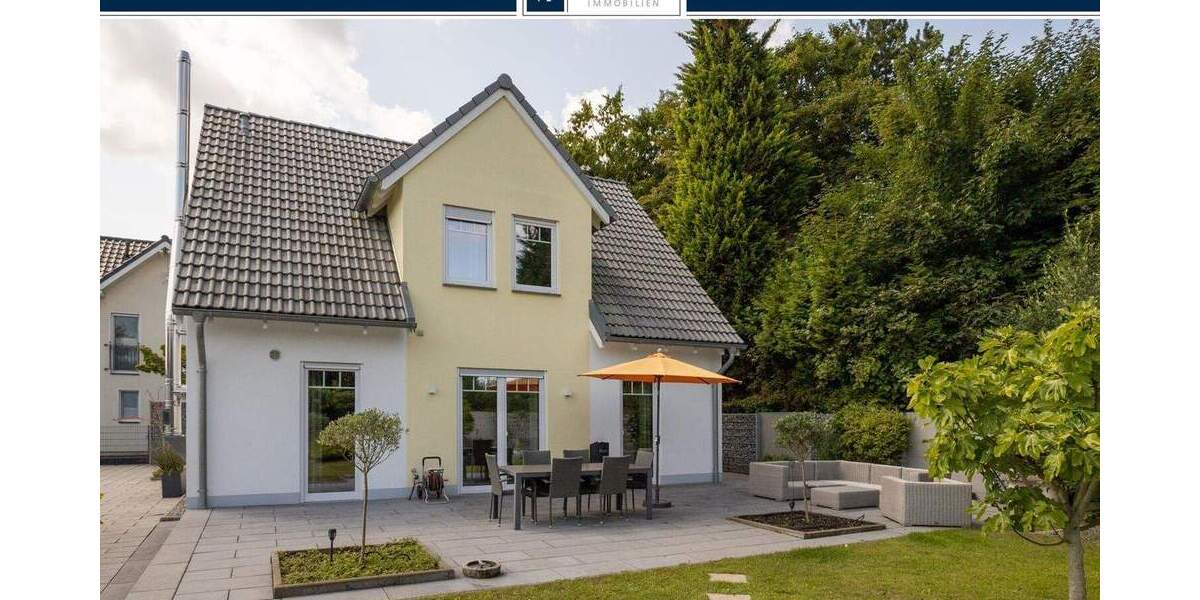 Neuwertiges, freistehendes Einfamilienhaus mit Pool und tollem Garten in zentraler Lage 4 zimmer