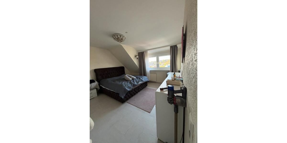 Dachgeschoßwohnung Remscheid Reinshagen - 3.5 Zimmer, 82 m&sup2;, 175.000&euro; | Angebot:26305537