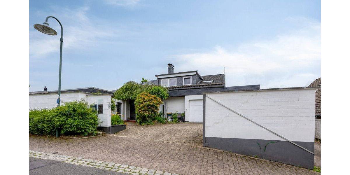 Großes Haus mit Pool in grüner Lage sucht neue Eigentümer - Einfamilienhaus Wermelskirchen / Dhünn Dhünn | Angebot:26949322