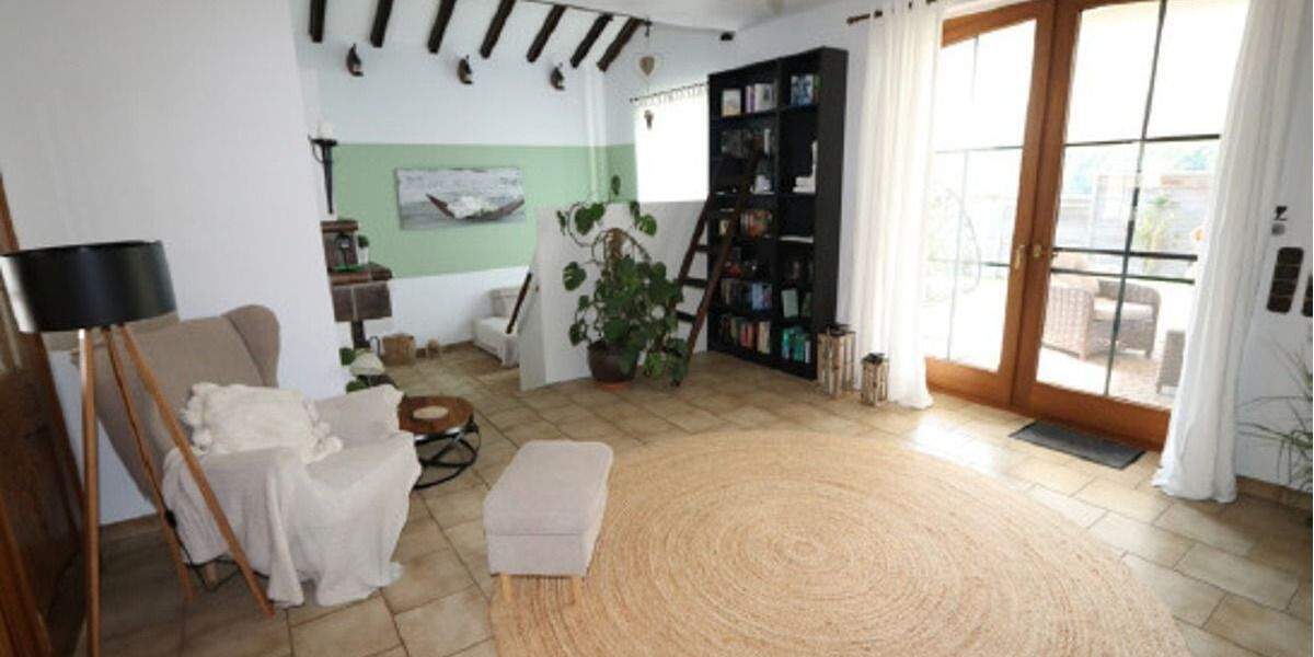 schönes, ruhiges und zentral gelegenes Einfamilienhaus mit zwei Garagen zu verkaufen 1 zimmer