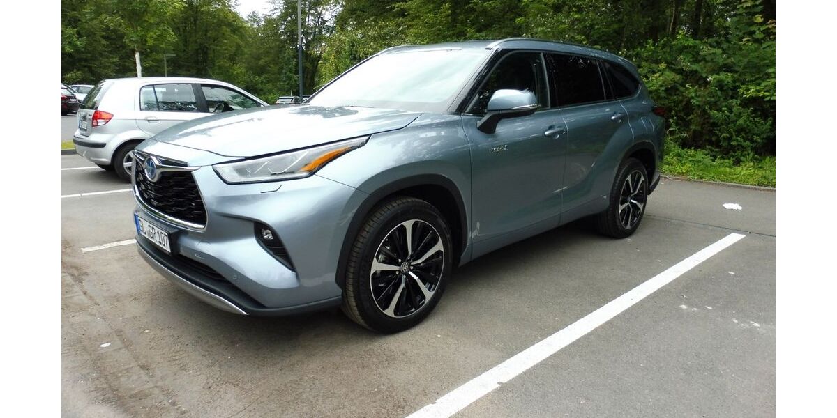 Toyota Highlander 125.789 km 36.500 &euro; Köln 50678