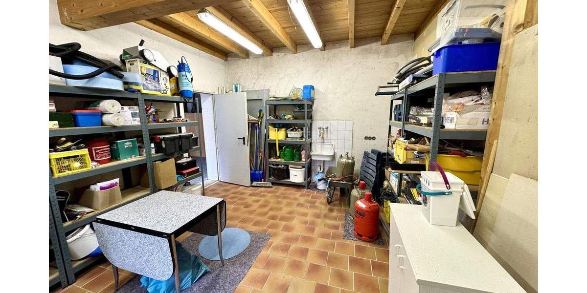 Großes Einfamilienhaus mit Einliegerwohnung und Nebenhaus in Quettingen 6 zimmer