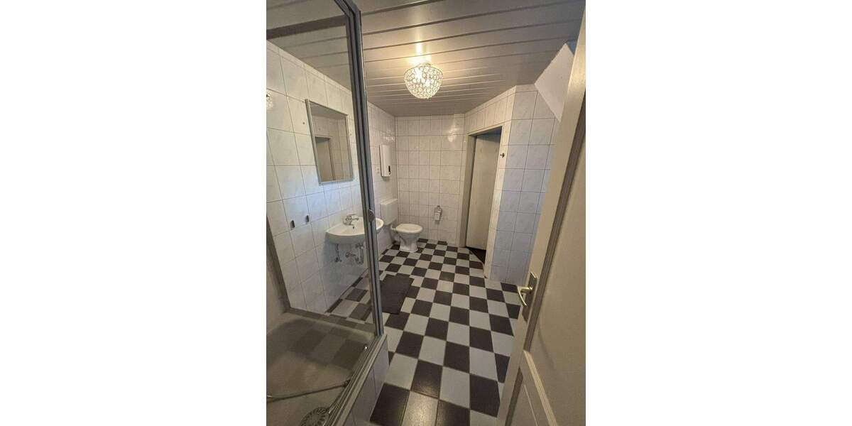 Reihenendhaus Lindlar Linde - 6 Zimmer, 225 m&sup2;, 1.900&euro; | Angebot:23880348