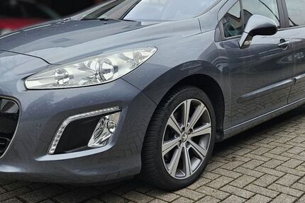 Peugeot 308 64.000 km 7.900 &euro; Köln 51149