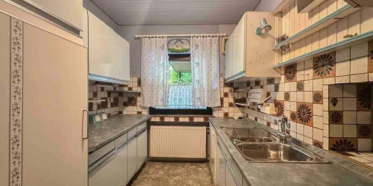 Leverkusen-Rheindorf: Wohnhaus mit Büro, Garten & Wellness - ca. 298 m² Wohn-Nutzfläche 7 zimmer