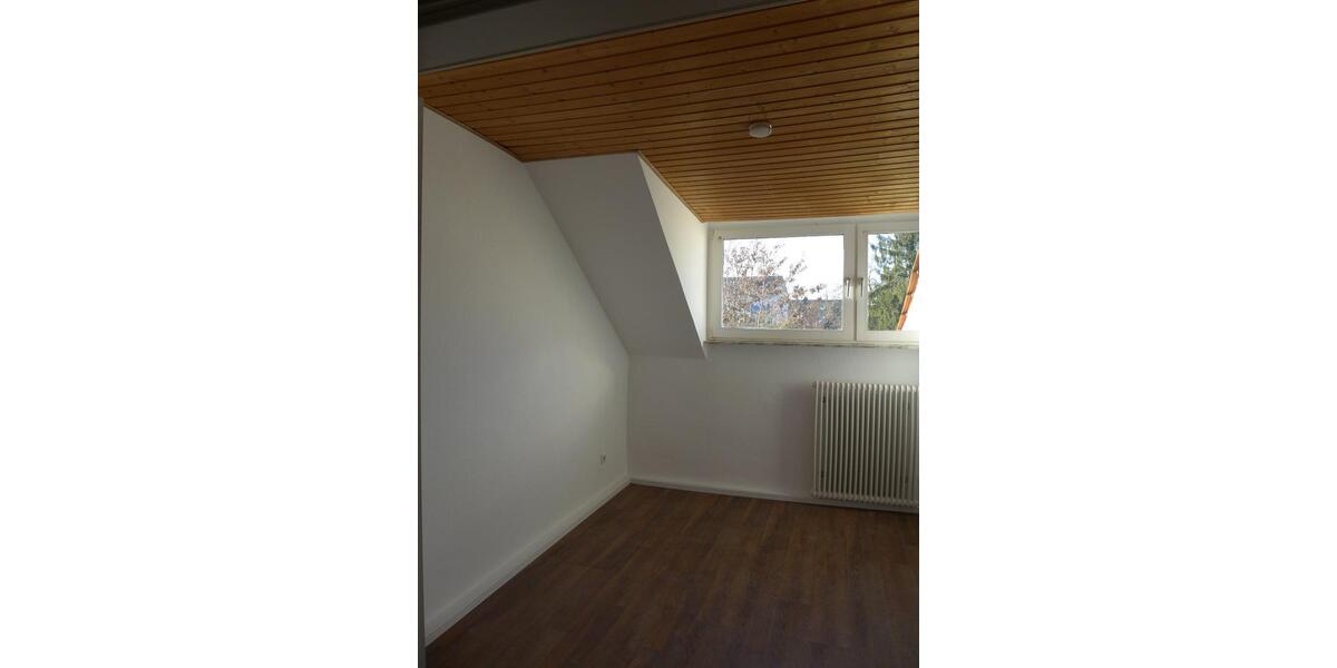 Dachgeschoßwohnung Düsseldorf Stadtbezirk 7 - 4 Zimmer, 96 m&sup2;, 1.200&euro; | Angebot:25478974