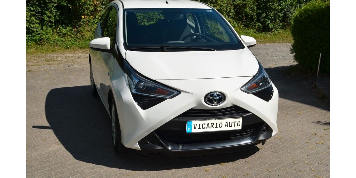Toyota Aygo (X) 99.879 km 9.299 &euro; KÖLN 51109