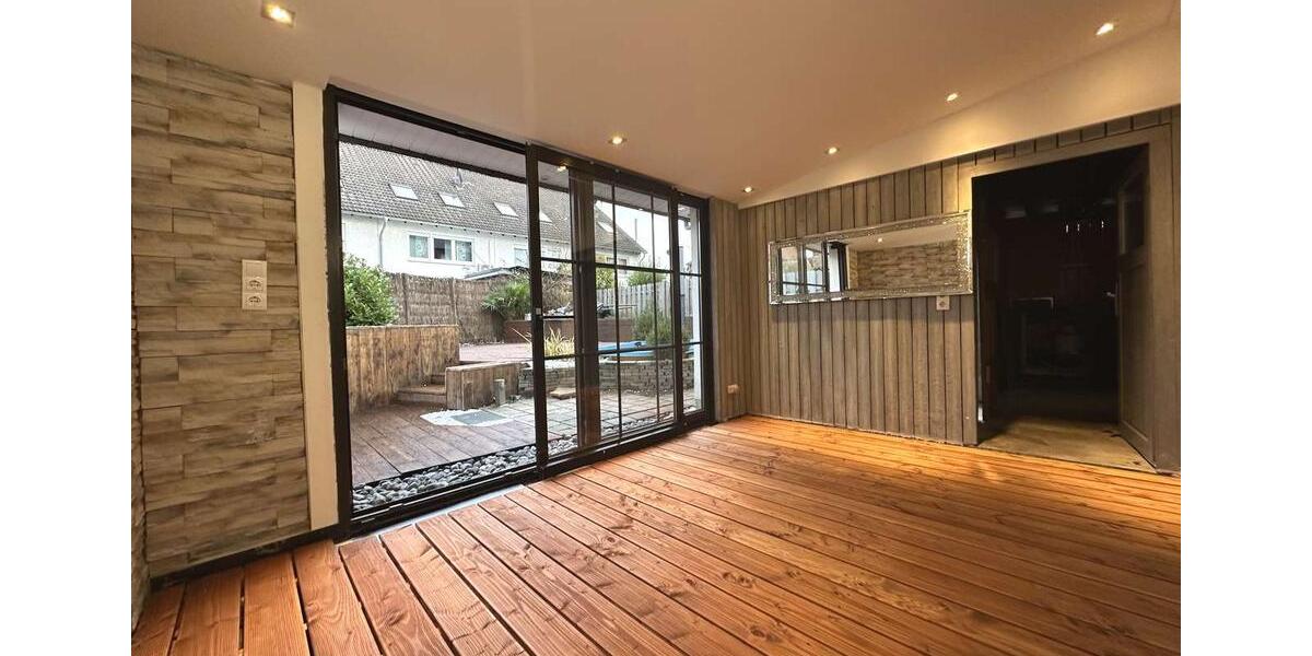 Charmante Doppelhaushälfte mit Wintergarten, Garten und vielseitigen Nutzungsmöglichkeiten 5 zimmer