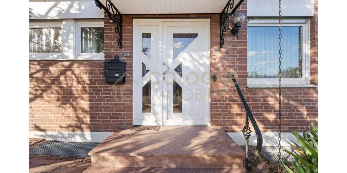 FAST FREISTEHENDER 4 bis 5-ZIMMER-BUNGALOW IN FRECHEN-KÖNIGSDORF VOLLSTÄNDIG UNTERKELLERT MIT GARAGE 4 zimmer