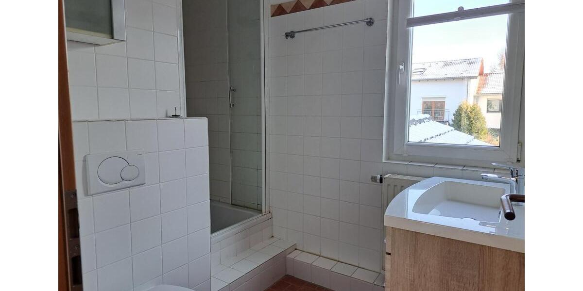 Versetzte Doppelhaushälfte in Pulheim-Sinnersdorf, Bj. 2005 4 zimmer