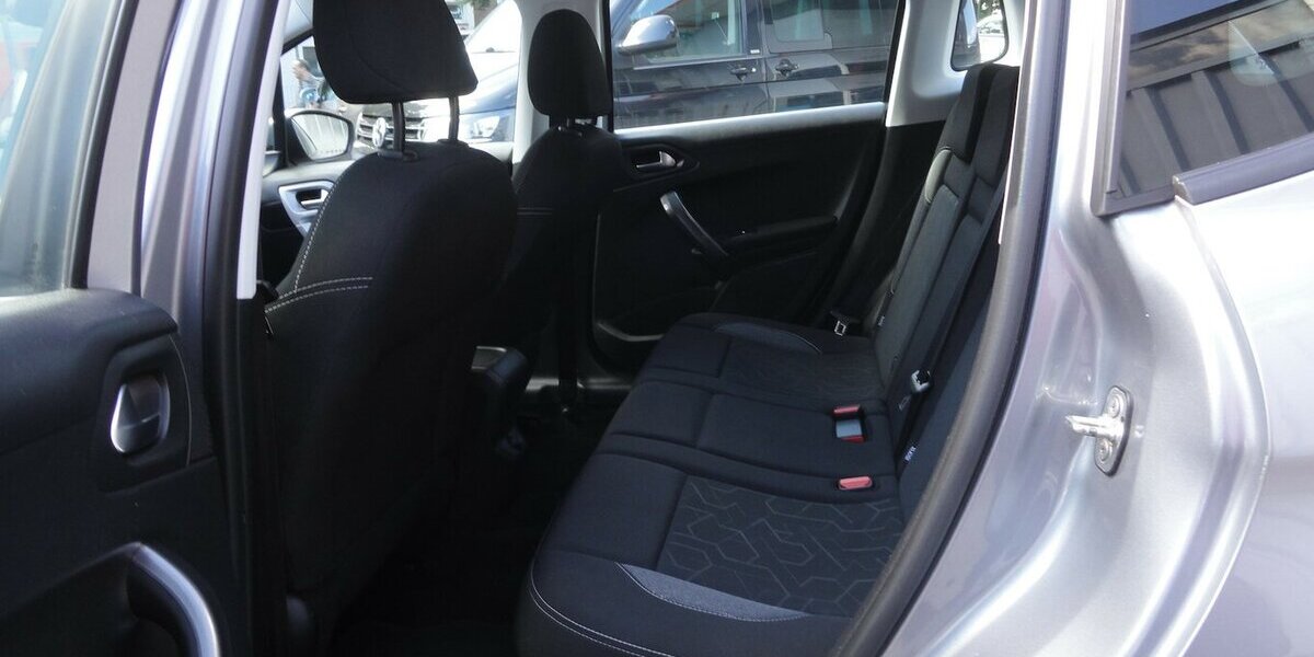 Peugeot 2008 Active 1,2 Klima SHZ PDC Allwetter 60.000 km 8.990 € Neuss 41462