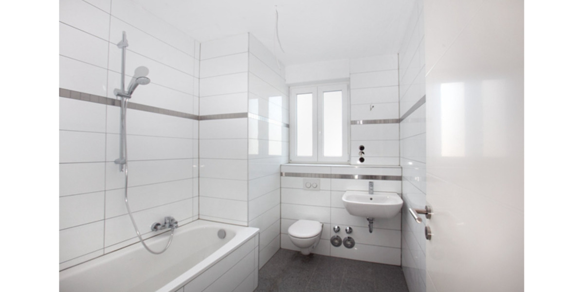 Neuwertige 3 Zimmer DG-Wohnung inkl. Einbauküche in GV-Südstadt 3 zimmer