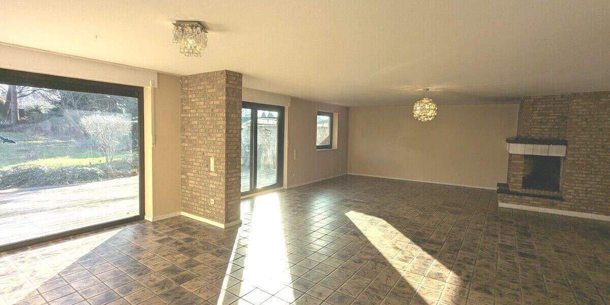 Dornröschen sucht Prinzen: Große Wohnung im EG mit Kamin, Garten und Tiefgarage 3 zimmer