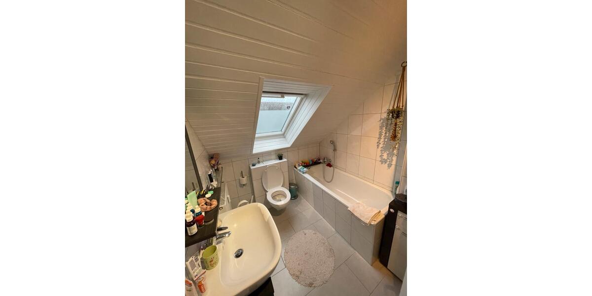 Dachgeschoßwohnung Leverkusen - 3 Zimmer, 83 m&sup2;, 230.000&euro; | Angebot:25257358