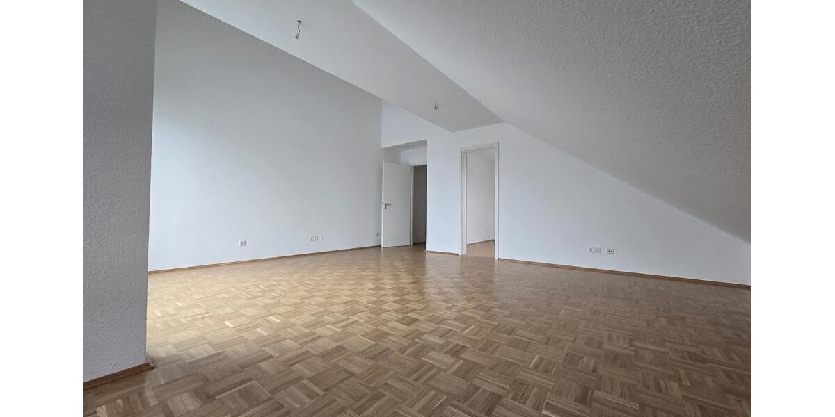 Helle 2-Zimmer-Dachgeschosswohnung mit Balkon in Raderberg 2 zimmer