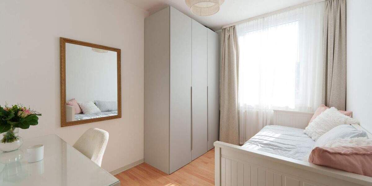 Etagenwohnung Neuss Innenstadt - 4 Zimmer, 80 m&sup2;, 209.000&euro; | Angebot:25399974