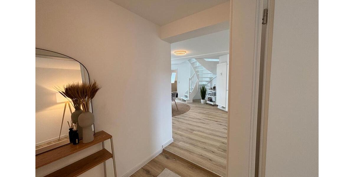 Dachgeschoßwohnung Köln Mülheim - 2.5 Zimmer, 54 m&sup2;, 317.000&euro; | Angebot:26999708