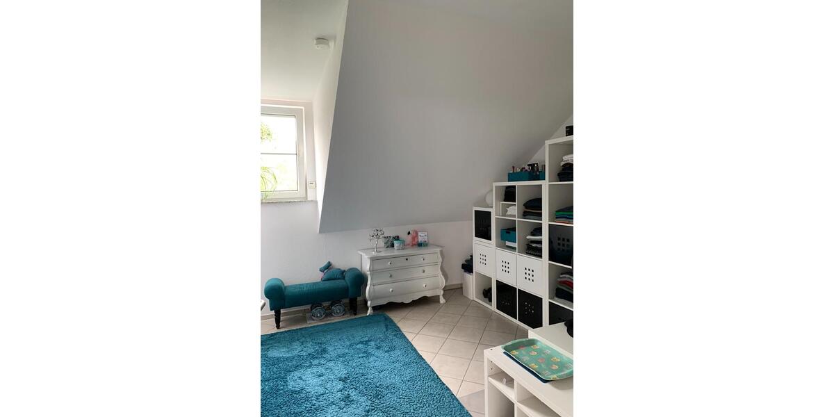 Provisionsfrei: Helle DG-Wohnung mit Balkon & 2 TG-Stellplätzen 3 zimmer