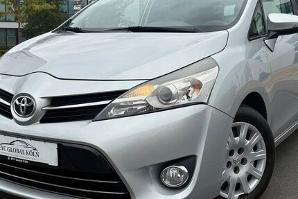 Toyota Verso 330.000 km 3.799 &euro; Köln (Ostheim) 51107
