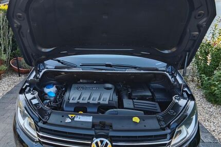 VW Touran 299.500 km 5.900 &euro; Düsseldorf 40229