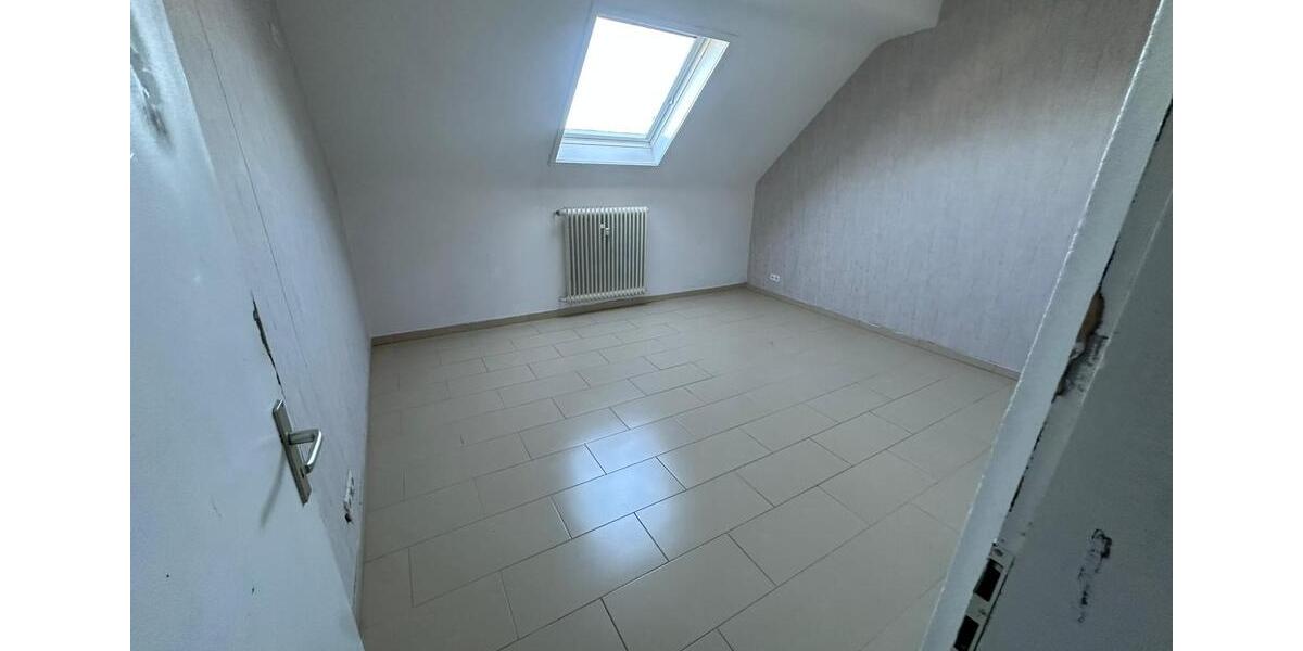 Dachgeschoßwohnung Solingen Wald - 4 Zimmer, 112 m&sup2;, 1.150&euro; | Angebot:26341660