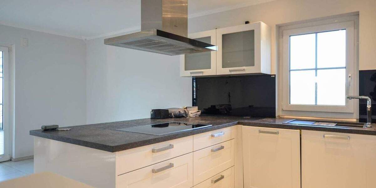 Neubaucharakter trifft Wohlfühloase: Hochwertig ausgestattetes Einfamilienhaus mit Außenpool! 6 zimmer