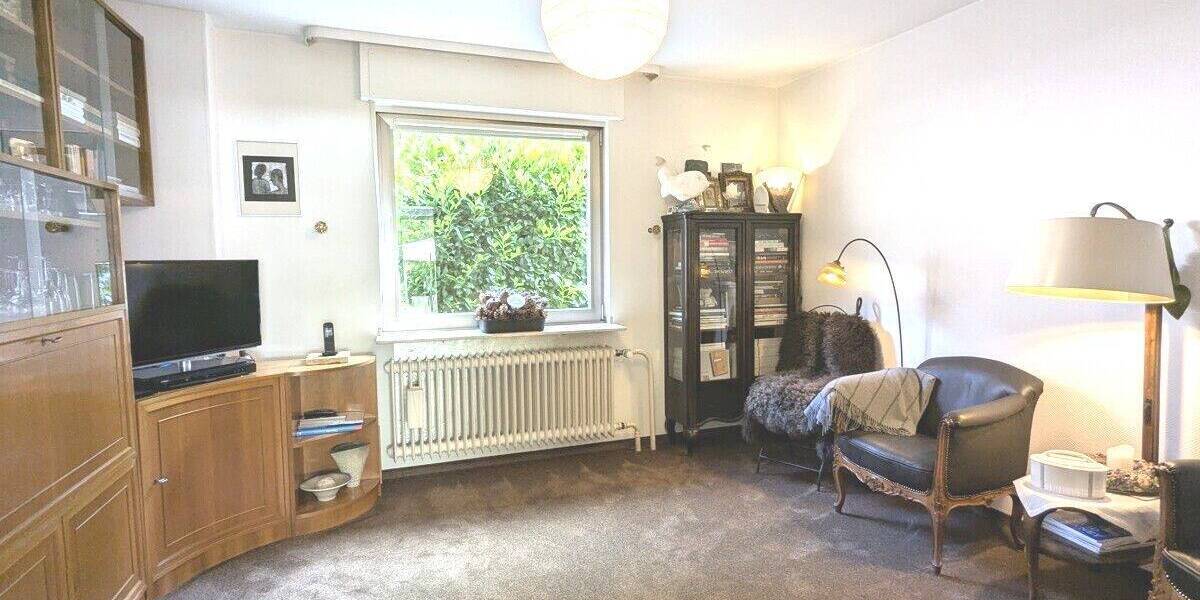 Perfekt für Ihre Familie: Freistehendes EFH mit Keller, Garage und Garten in ruhiger Waldrand-Lage 6 zimmer