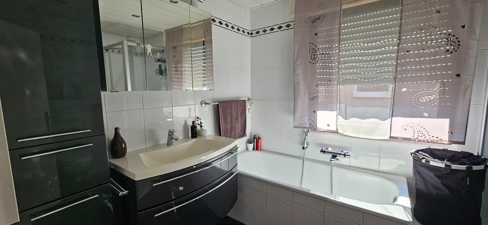 Schönes Einfamilienhaus mit Garage und 2 Stellplätzen 5 zimmer