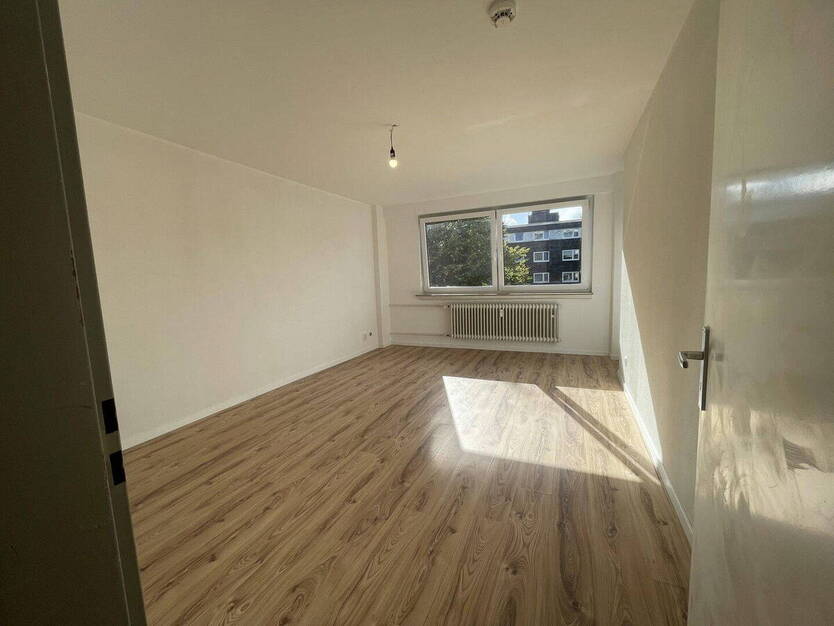 **Helle & frisch renovierte 2,5-Zimmer-Wohnung - mit Balkon & Aufzug** 2 zimmer