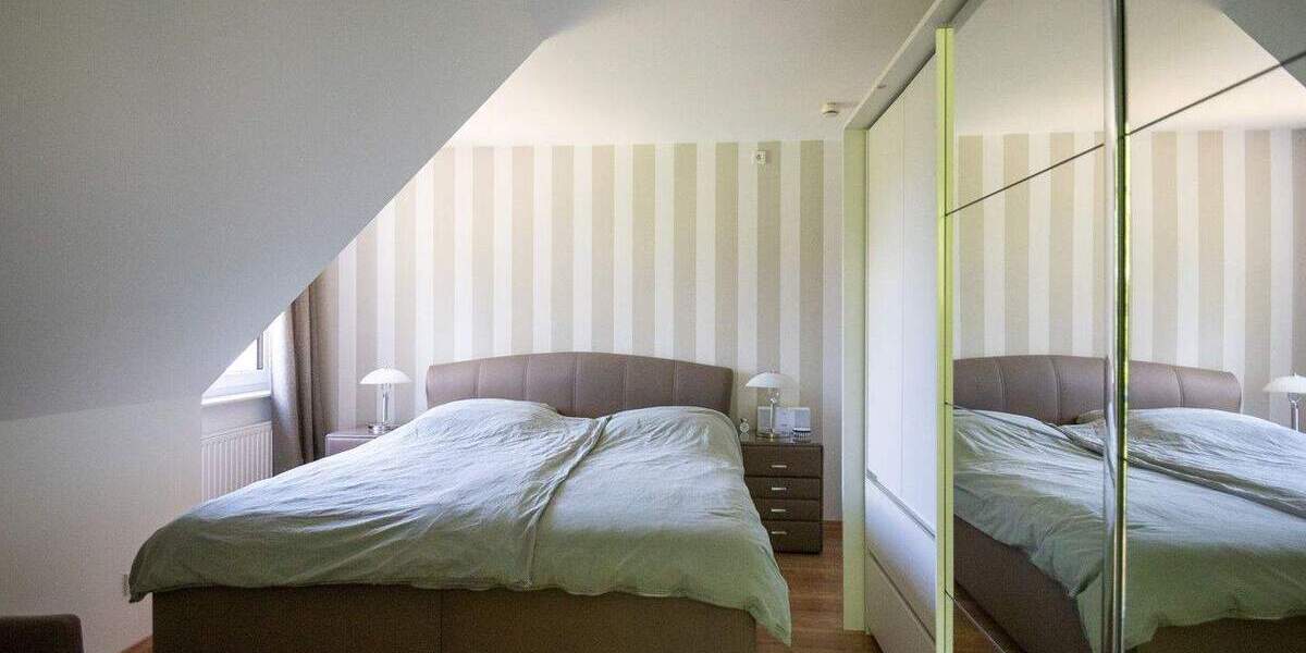 Neuwertiges, freistehendes Einfamilienhaus mit Pool und tollem Garten in zentraler Lage 4 zimmer