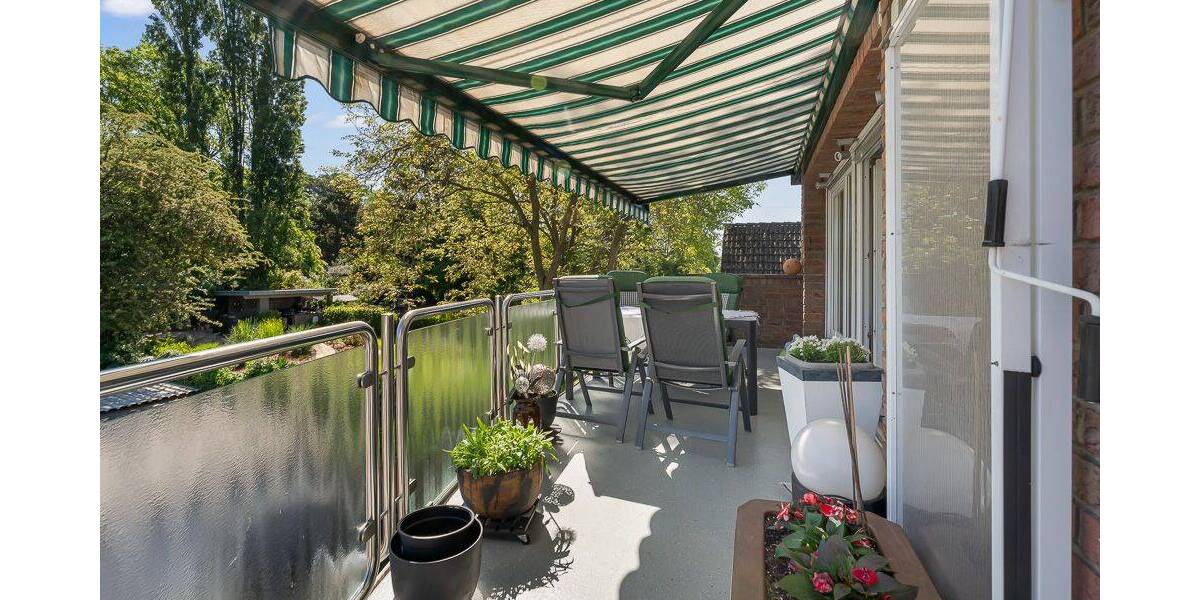 Hinreißende 3-Zimmer Dachgeschoss Wohnung mit Sonnenbalkon und Garage 3 zimmer