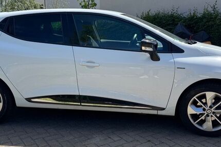 Renault Clio 69.000 km 6.950 &euro; Düsseldorf 40625