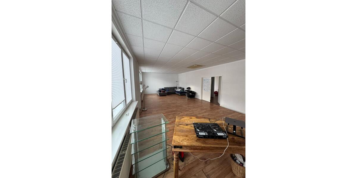 Gewerbe Praxis Bürofläche über den Dächern Lindlars zimmer