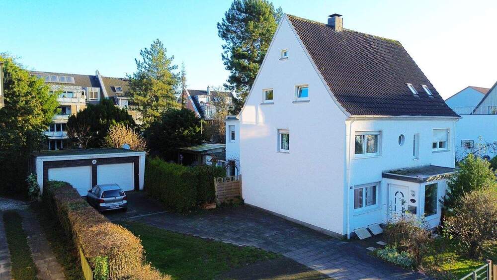 Attraktive Doppelhaushälfte mit großem Garten, Doppelgarage und 5 Zimmern! 5 zimmer