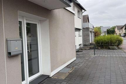 Helle Büro- Praxisräume in Troisdorf-Bergheim mit Stellplätzen zimmer