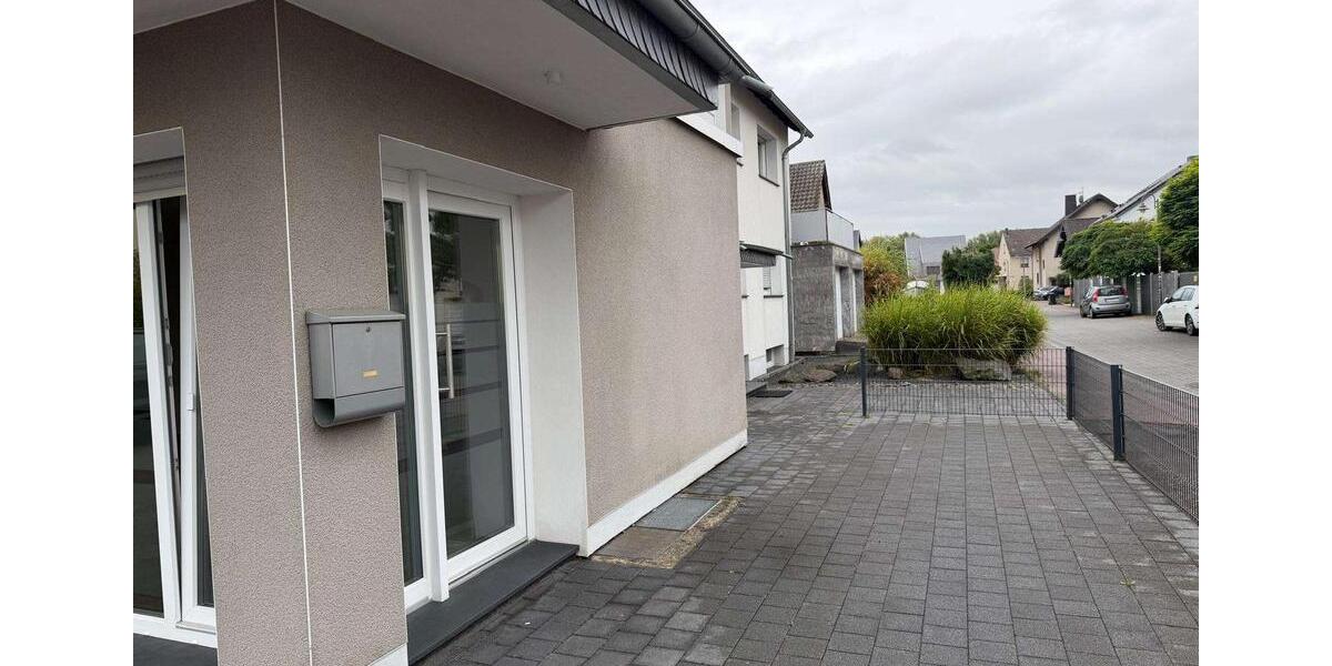 Helle Büro- Praxisräume in Troisdorf-Bergheim mit Stellplätzen zimmer