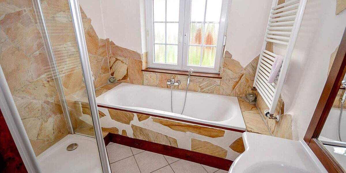 Gepflegtes Reihenhaus mit modernisierter Ausstattung, Garten, Keller und zwei Stellplätzen 5 zimmer