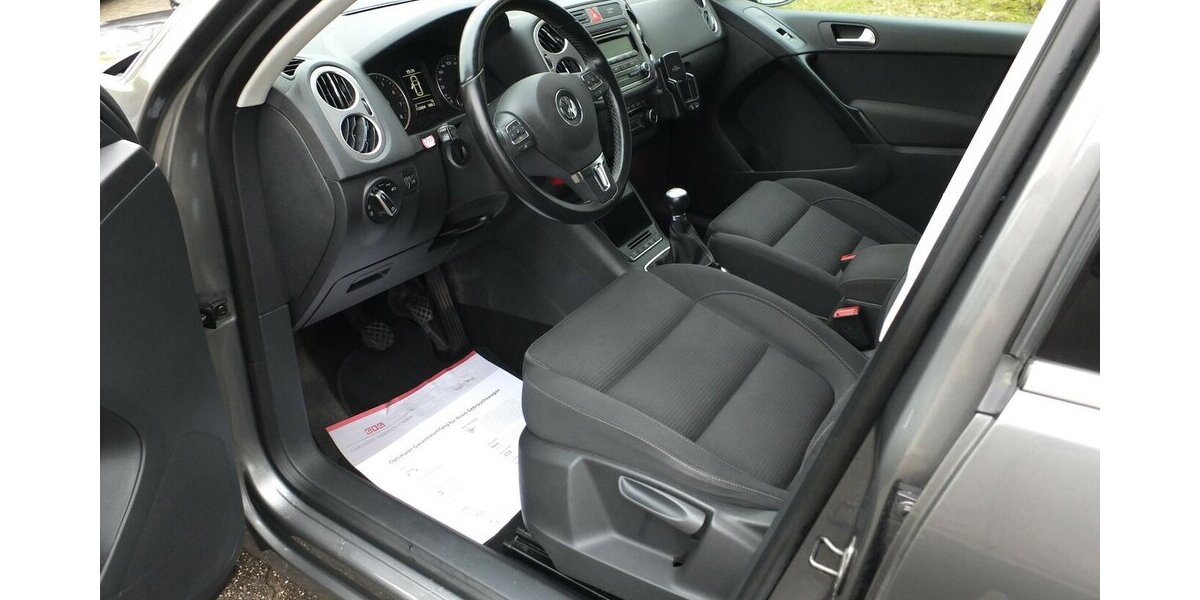 VW Tiguan TEAM orig.ATM ca 52 tkm XENON AHK PARKPILOT 112.432 km 10.450 &euro; Köln 50858